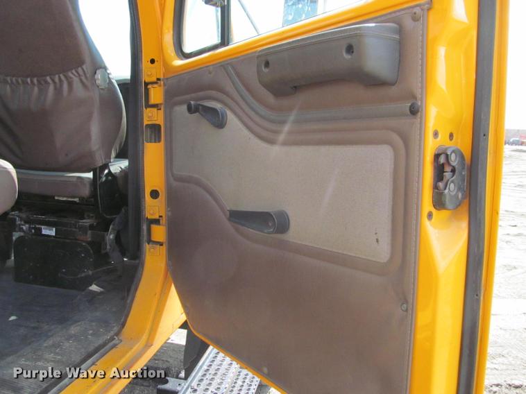 image for item K3950 2002 International 4900 Crew Cab dump truck