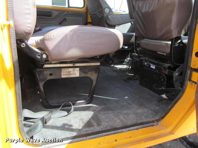 image for item K3950 2002 International 4900 Crew Cab dump truck