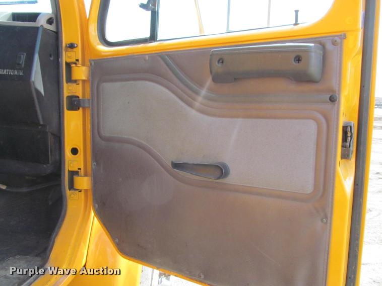 image for item K3950 2002 International 4900 Crew Cab dump truck