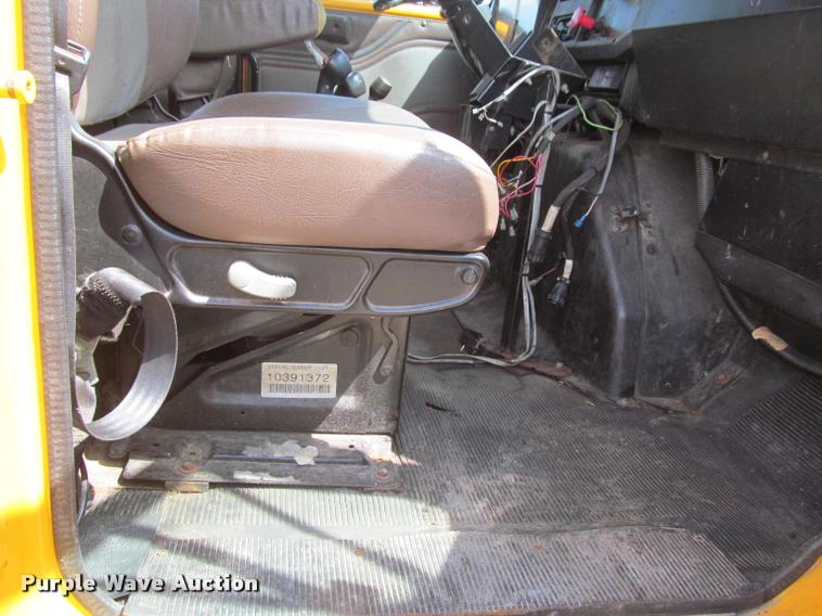 image for item K3950 2002 International 4900 Crew Cab dump truck