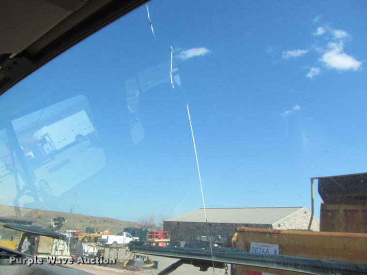 image for item K3950 2002 International 4900 Crew Cab dump truck