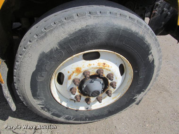 image for item K3950 2002 International 4900 Crew Cab dump truck