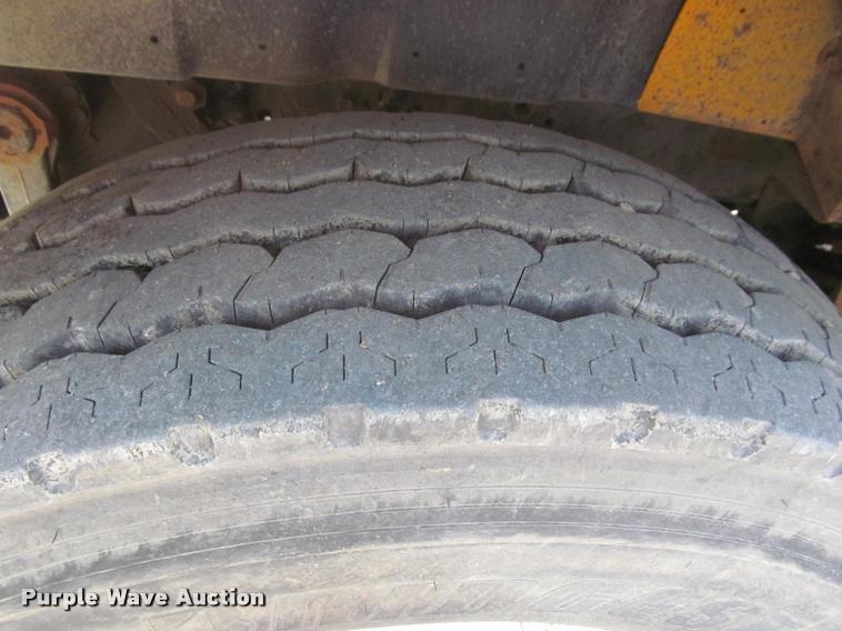 image for item K3950 2002 International 4900 Crew Cab dump truck