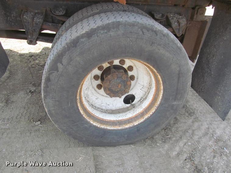 image for item K3950 2002 International 4900 Crew Cab dump truck