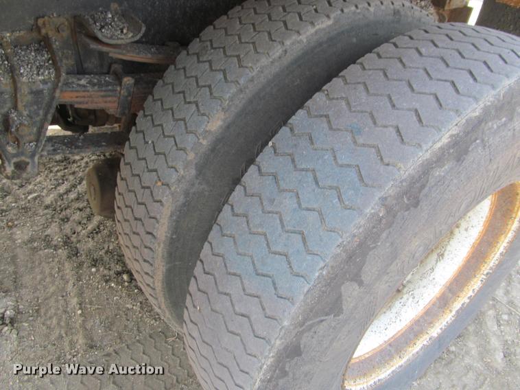 image for item K3950 2002 International 4900 Crew Cab dump truck