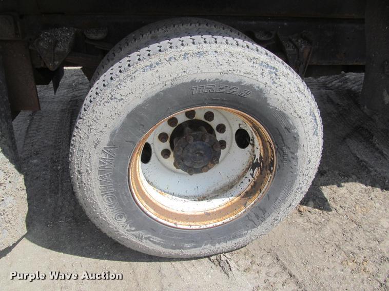 image for item K3950 2002 International 4900 Crew Cab dump truck