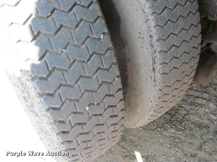 image for item K3950 2002 International 4900 Crew Cab dump truck