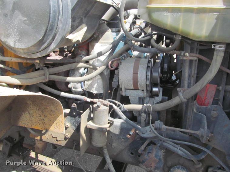 image for item K3950 2002 International 4900 Crew Cab dump truck