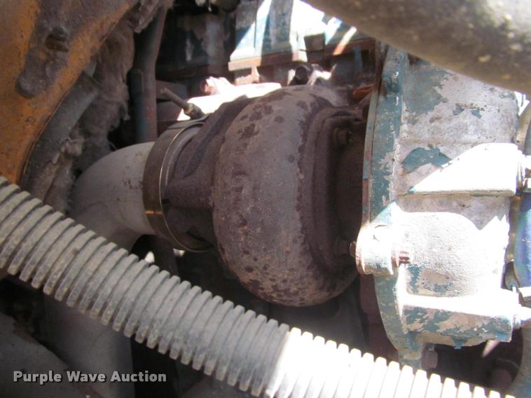 image for item K3950 2002 International 4900 Crew Cab dump truck