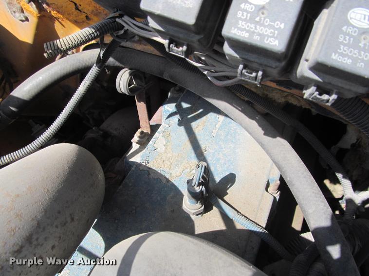 image for item K3950 2002 International 4900 Crew Cab dump truck