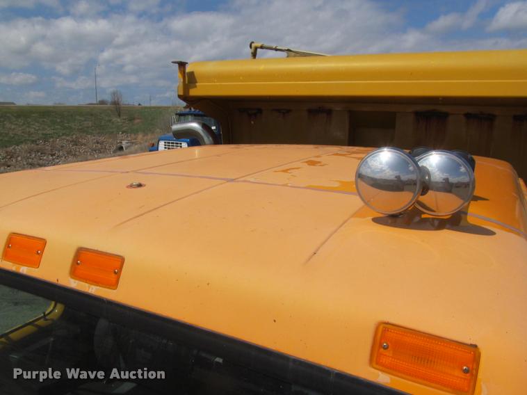 image for item K3950 2002 International 4900 Crew Cab dump truck