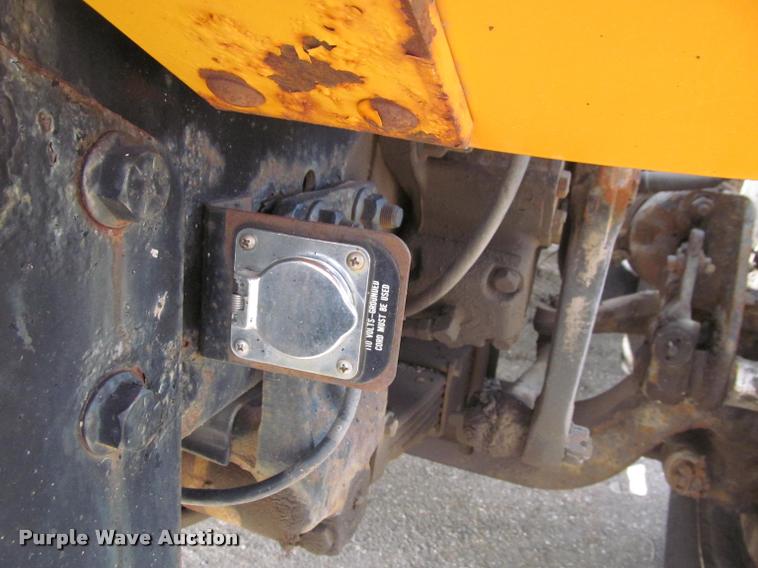 image for item K3950 2002 International 4900 Crew Cab dump truck