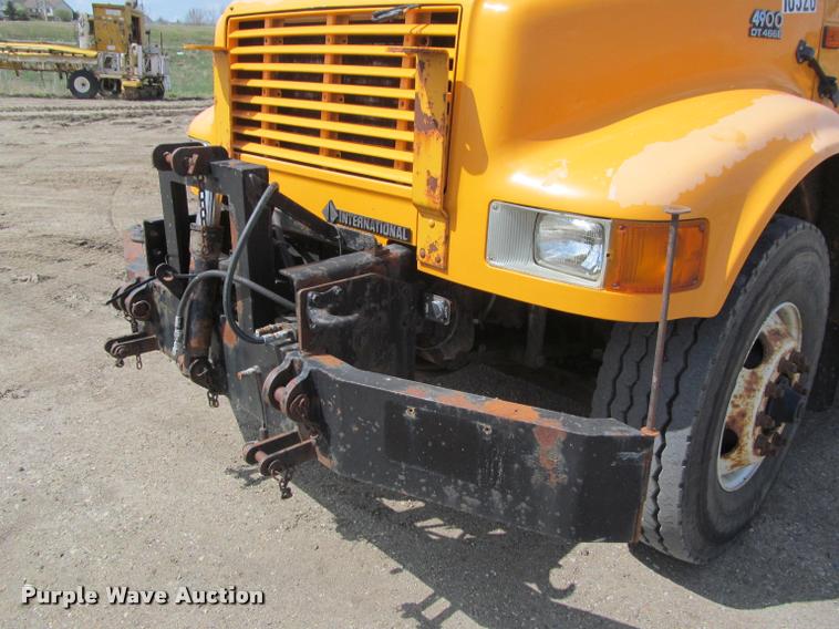 image for item K3950 2002 International 4900 Crew Cab dump truck