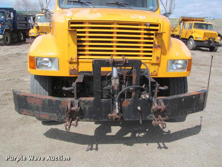 image for item K3950 2002 International 4900 Crew Cab dump truck