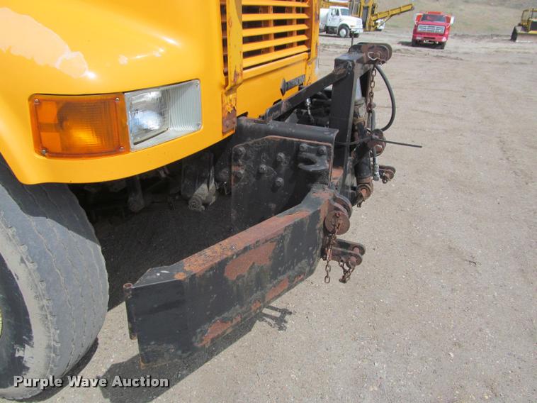 image for item K3950 2002 International 4900 Crew Cab dump truck