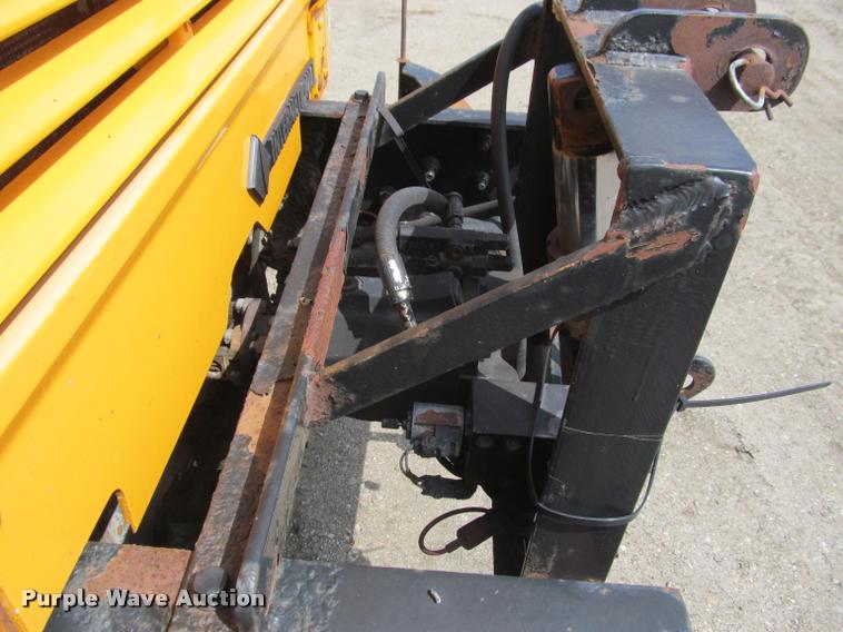 image for item K3950 2002 International 4900 Crew Cab dump truck