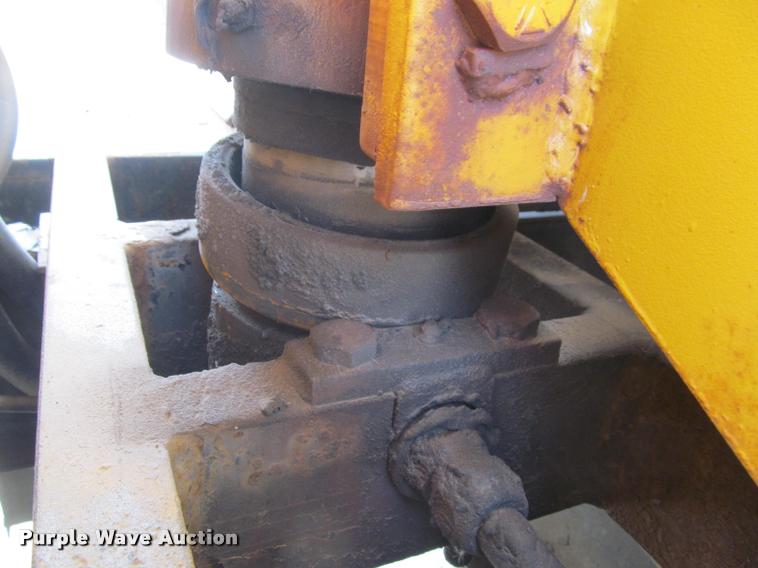 image for item K3950 2002 International 4900 Crew Cab dump truck