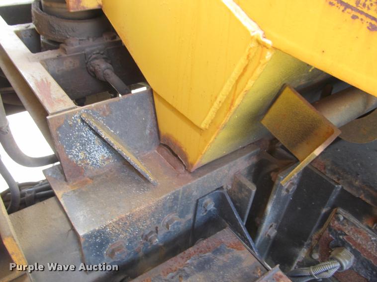 image for item K3950 2002 International 4900 Crew Cab dump truck