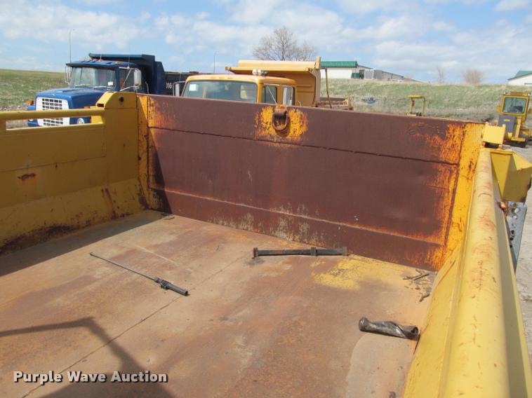 image for item K3950 2002 International 4900 Crew Cab dump truck
