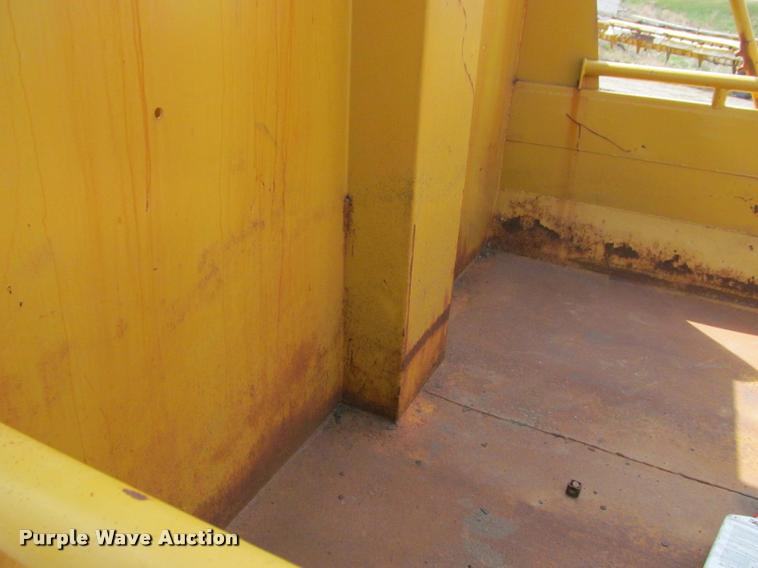 image for item K3950 2002 International 4900 Crew Cab dump truck