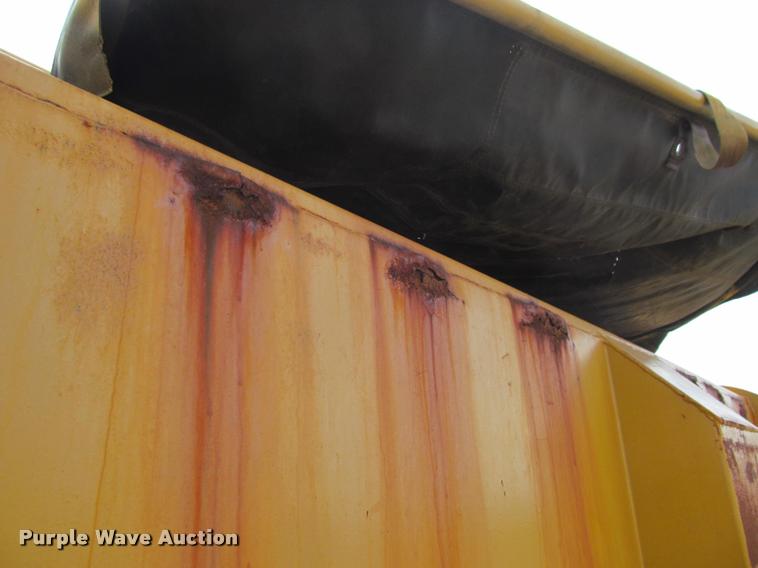 image for item K3950 2002 International 4900 Crew Cab dump truck