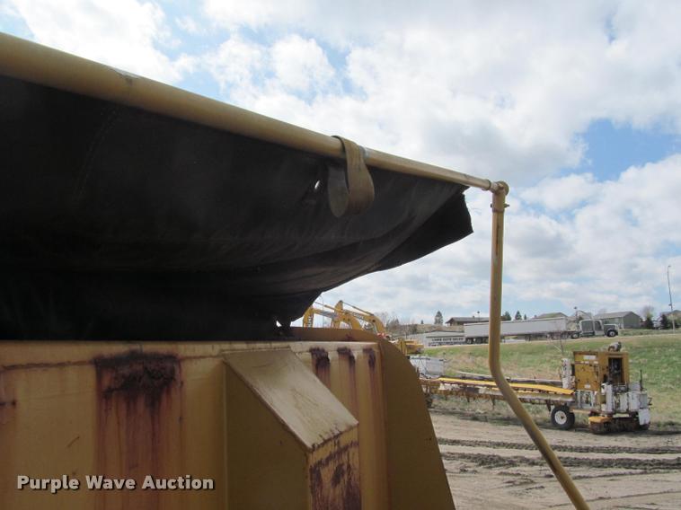 image for item K3950 2002 International 4900 Crew Cab dump truck