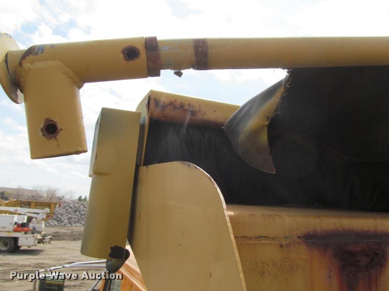 image for item K3950 2002 International 4900 Crew Cab dump truck