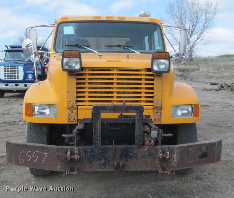 image for item K3951 2002 International 4900 Crew Cab dump truck