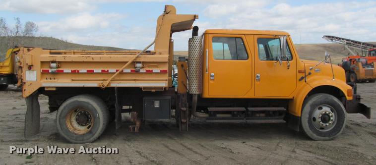 image for item K3951 2002 International 4900 Crew Cab dump truck