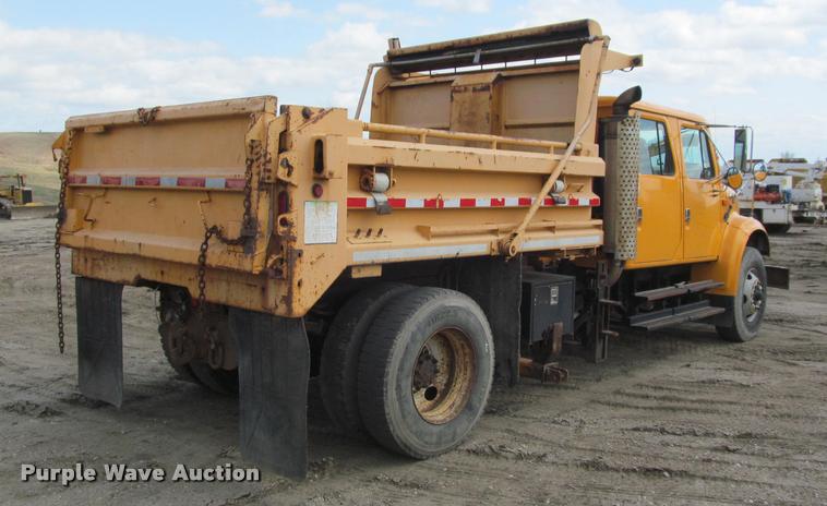image for item K3951 2002 International 4900 Crew Cab dump truck