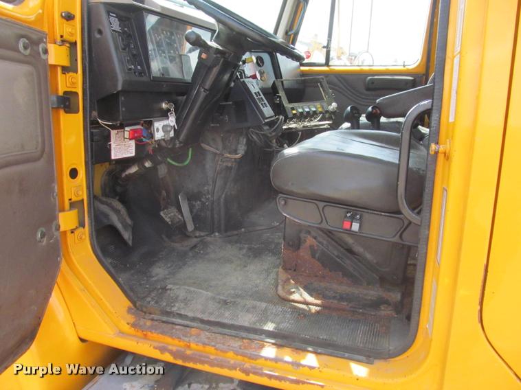 image for item K3951 2002 International 4900 Crew Cab dump truck
