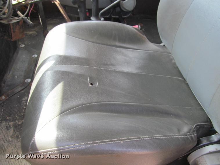 image for item K3951 2002 International 4900 Crew Cab dump truck