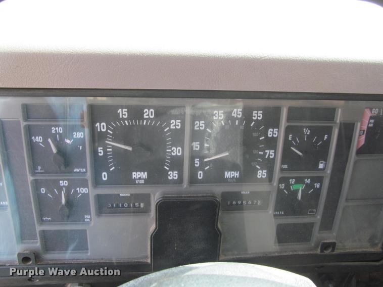 image for item K3951 2002 International 4900 Crew Cab dump truck