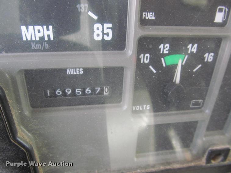 image for item K3951 2002 International 4900 Crew Cab dump truck