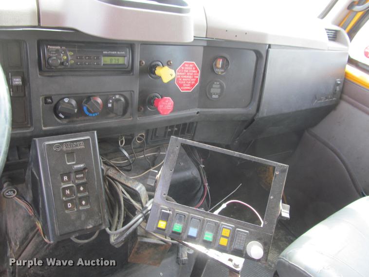 image for item K3951 2002 International 4900 Crew Cab dump truck