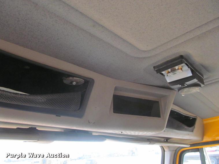 image for item K3951 2002 International 4900 Crew Cab dump truck