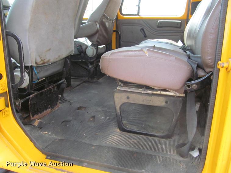 image for item K3951 2002 International 4900 Crew Cab dump truck