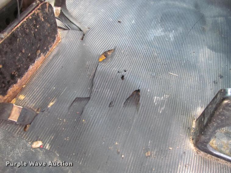 image for item K3951 2002 International 4900 Crew Cab dump truck