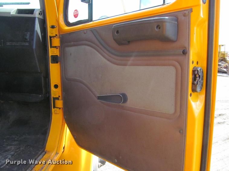 image for item K3951 2002 International 4900 Crew Cab dump truck