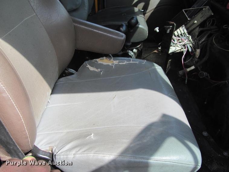 image for item K3951 2002 International 4900 Crew Cab dump truck