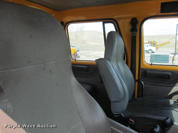 image for item K3951 2002 International 4900 Crew Cab dump truck