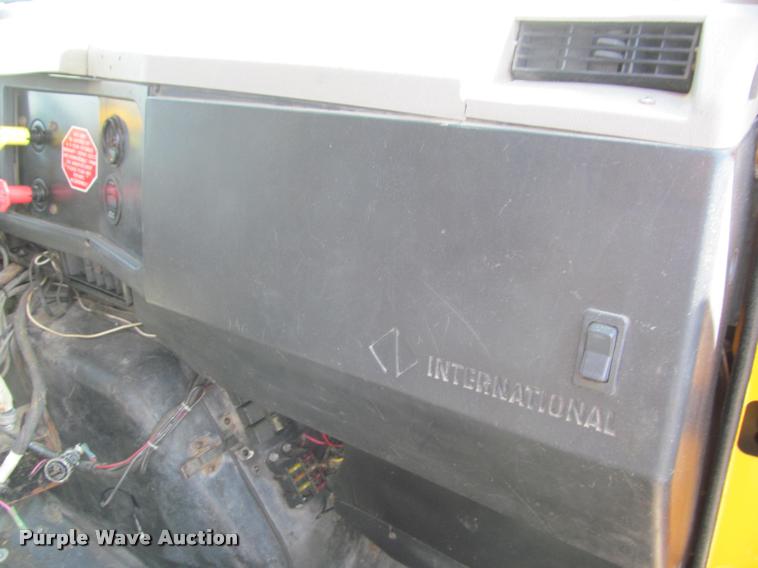 image for item K3951 2002 International 4900 Crew Cab dump truck