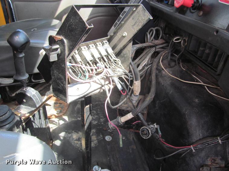 image for item K3951 2002 International 4900 Crew Cab dump truck