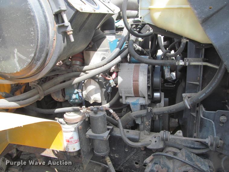 image for item K3951 2002 International 4900 Crew Cab dump truck