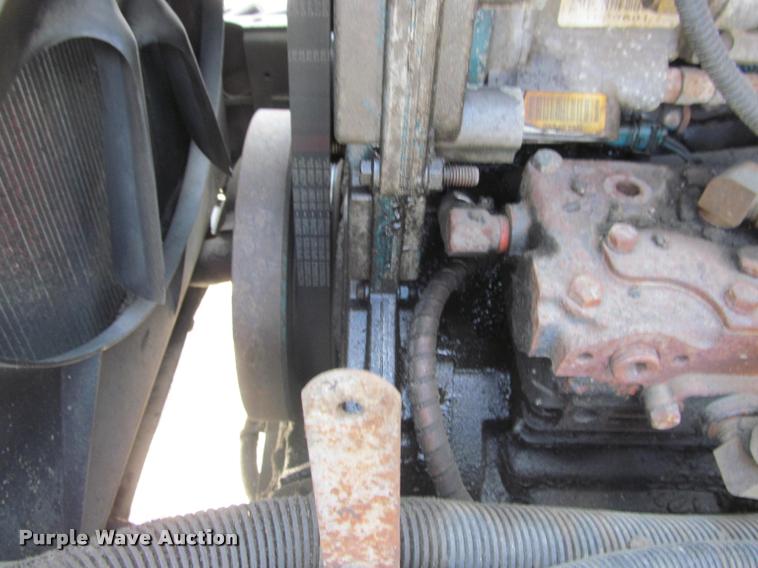 image for item K3951 2002 International 4900 Crew Cab dump truck