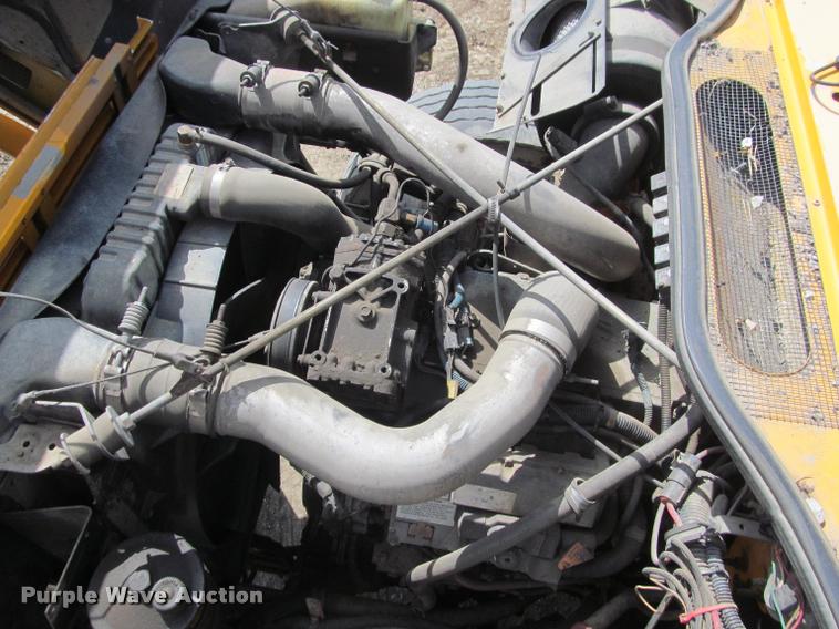 image for item K3951 2002 International 4900 Crew Cab dump truck