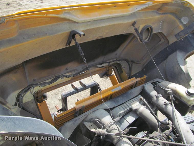 image for item K3951 2002 International 4900 Crew Cab dump truck