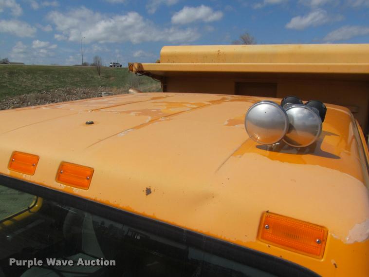 image for item K3951 2002 International 4900 Crew Cab dump truck