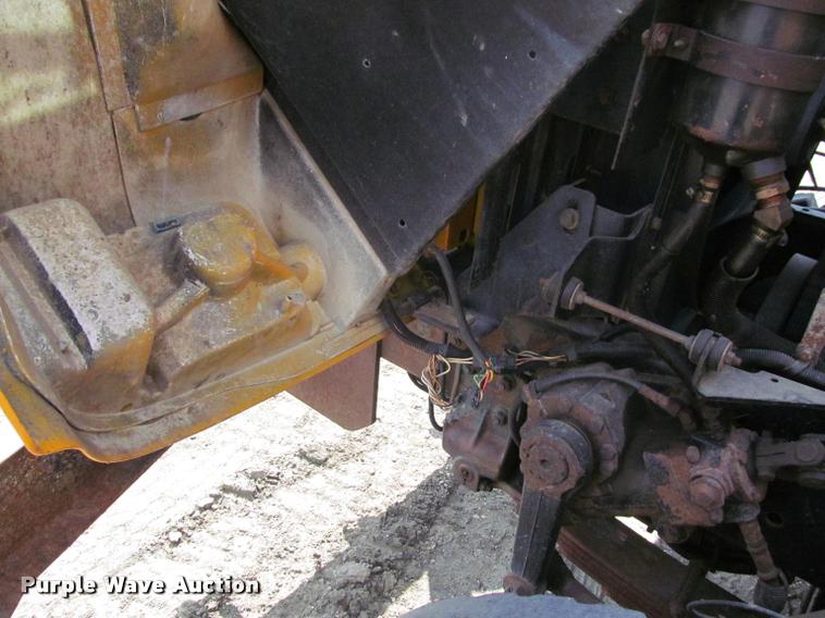 image for item K3951 2002 International 4900 Crew Cab dump truck