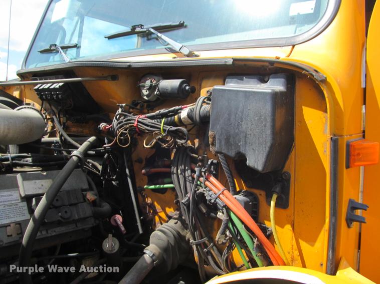 image for item K3951 2002 International 4900 Crew Cab dump truck